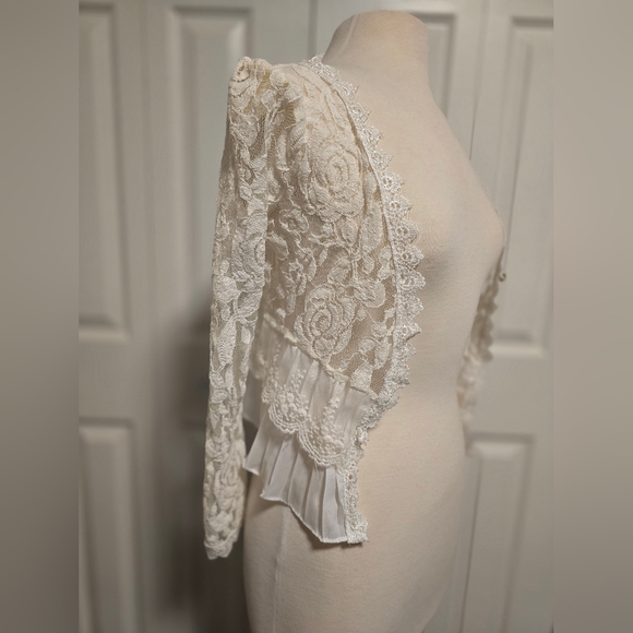 Heramay Tops - Cropped Lace Contrast Long Sleeve Jacket